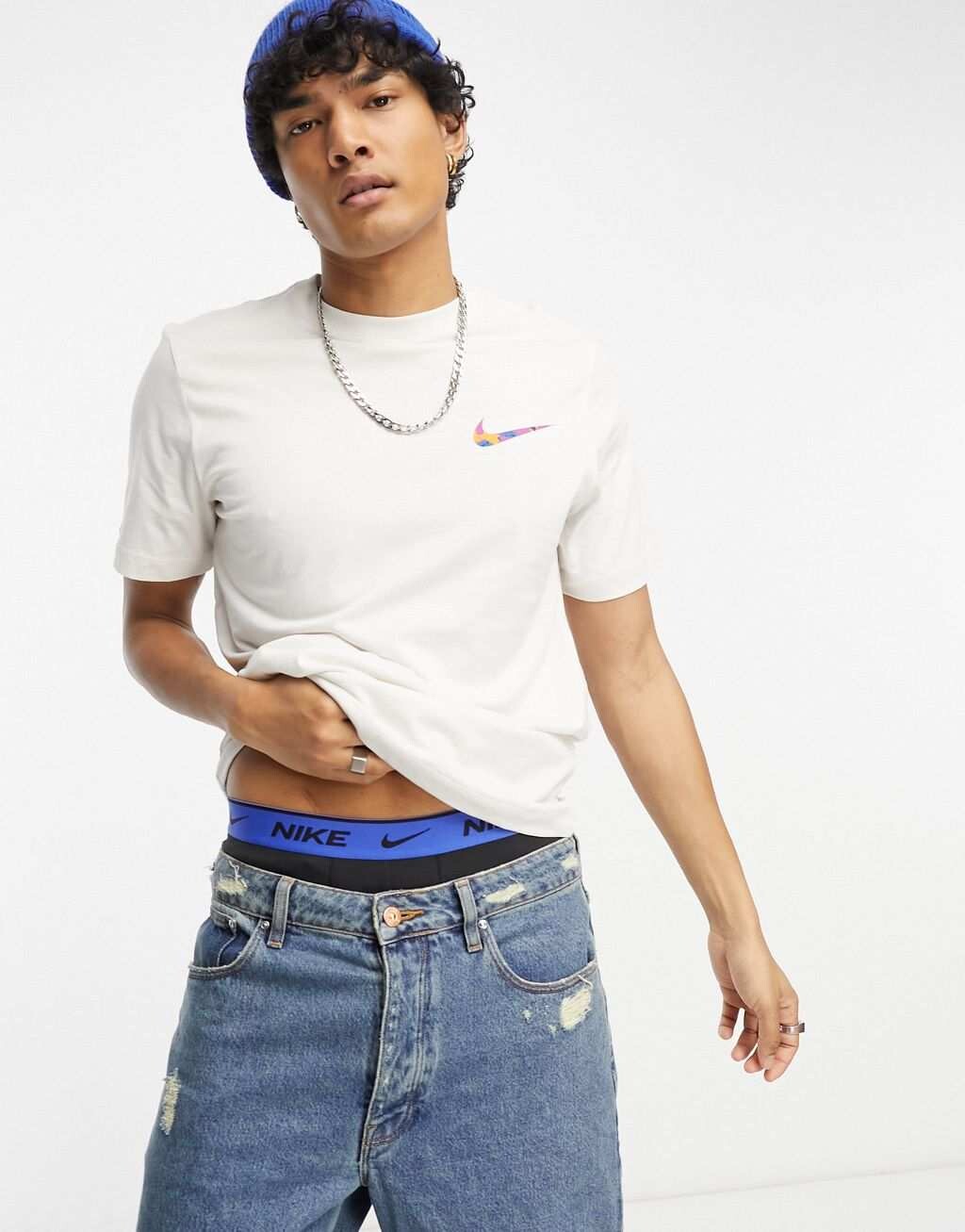 

Каменная футболка с цветным логотипом Nike Swoosh
