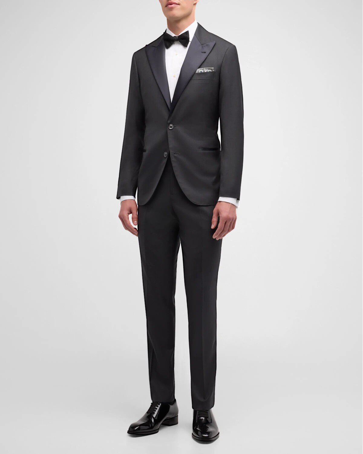 

Мужской однотонный смокинг с острыми лацканами Brunello Cucinelli, цвет Dark Grey