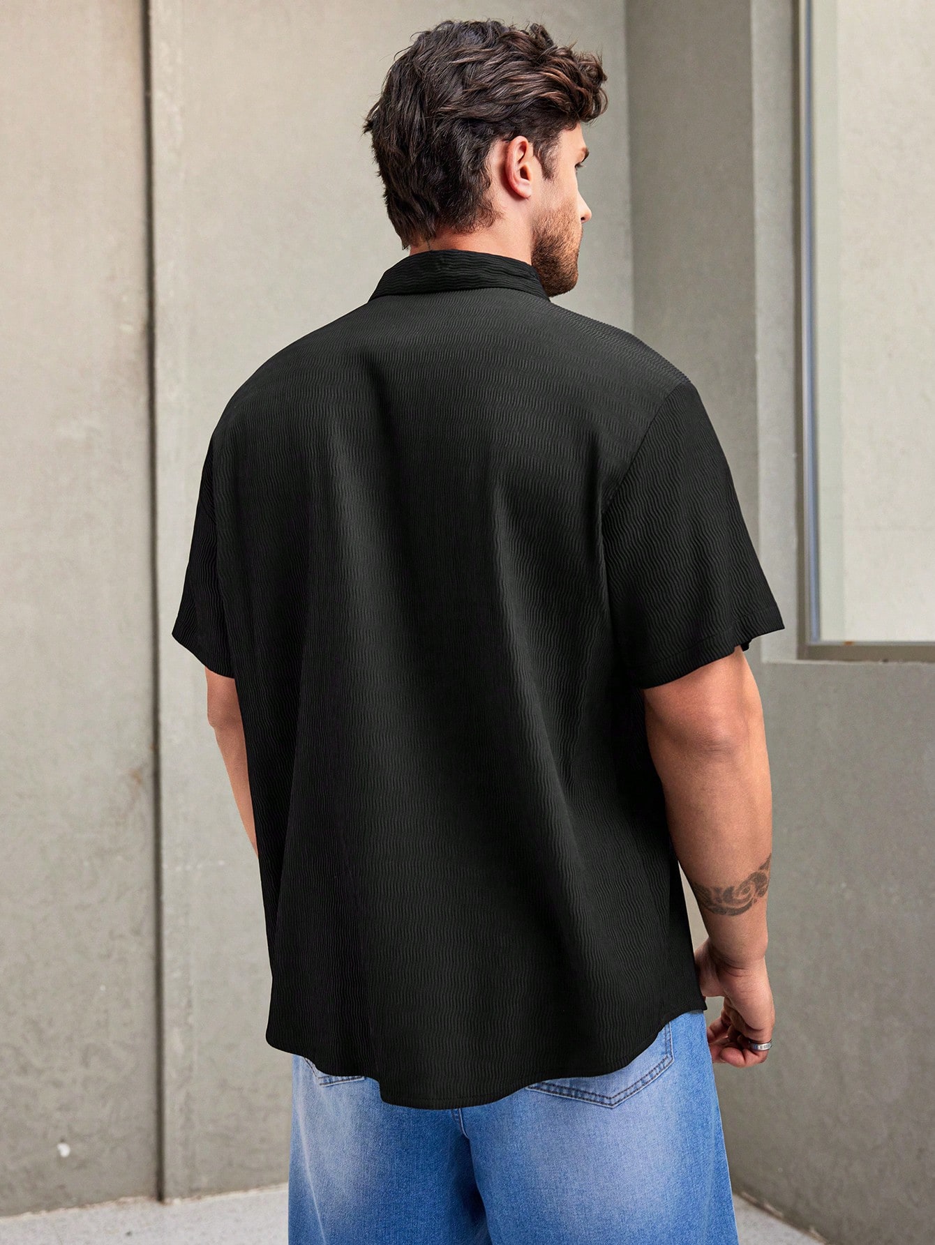 Мужская однотонная рубашка с коротким рукавом Manfinity Hypemode больших размеров, черный мужская повседневная модная джинсовая рубашка больших размеров manfinity hypemode синий