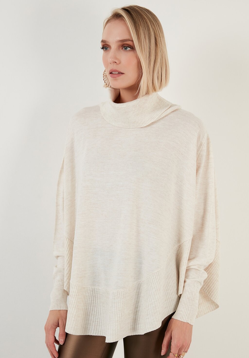 

Накидка LELA