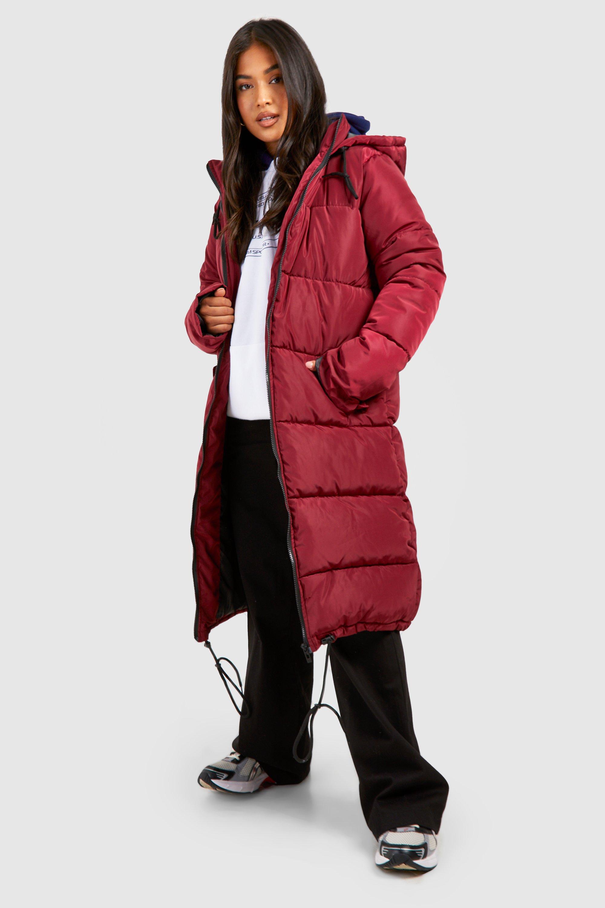Удлиненная стеганая куртка Petite с капюшоном boohoo, красный