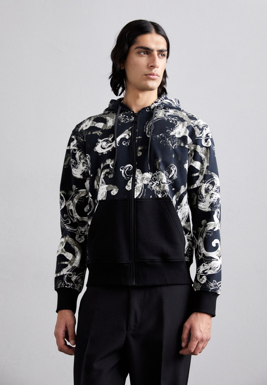

Толстовка на молнии CONTRAST Versace Jeans Couture, черный