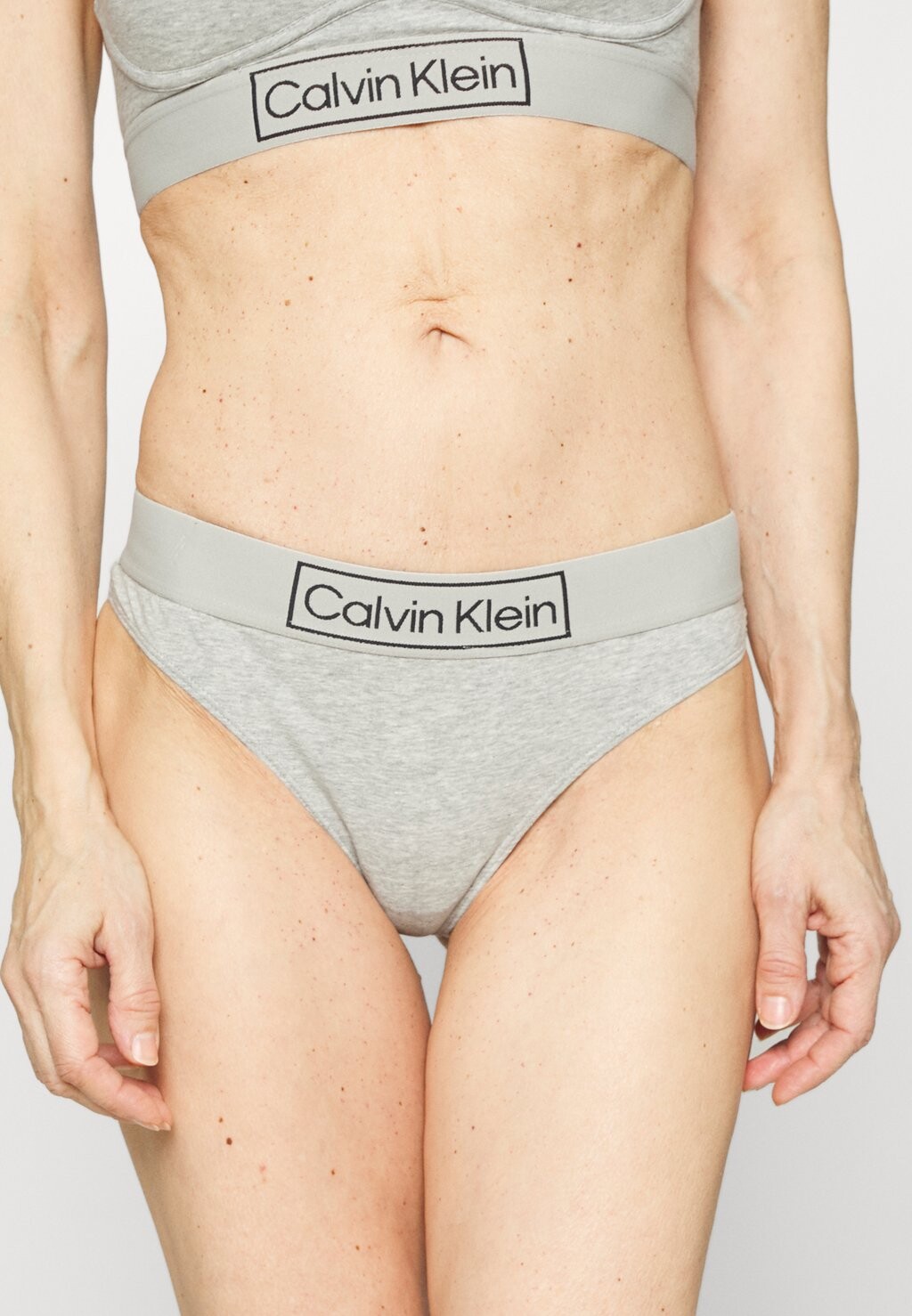 

Стринги Calvin Klein Underwear