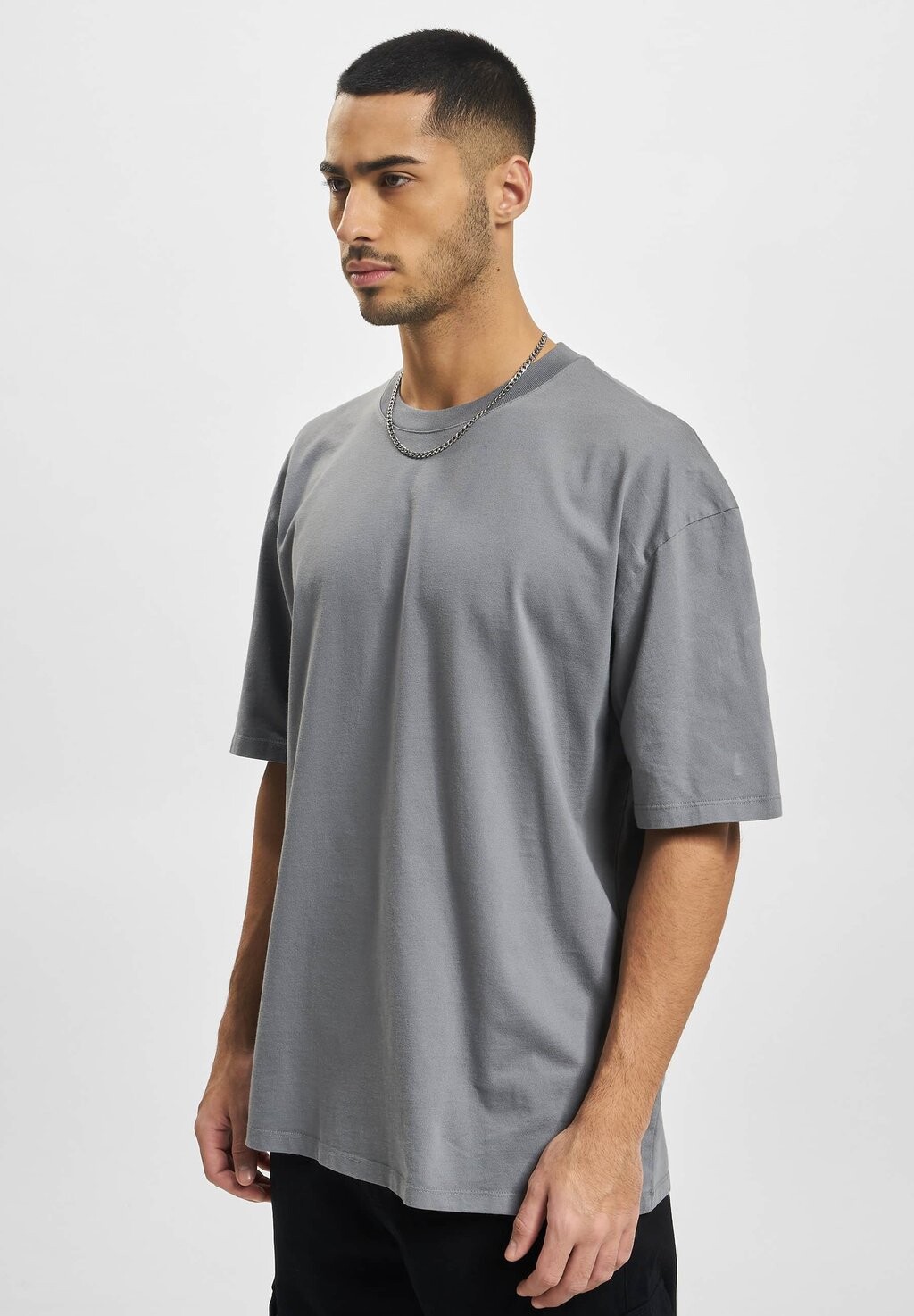 

Футболка базовая HERREN DEF, цвет anthracite washed