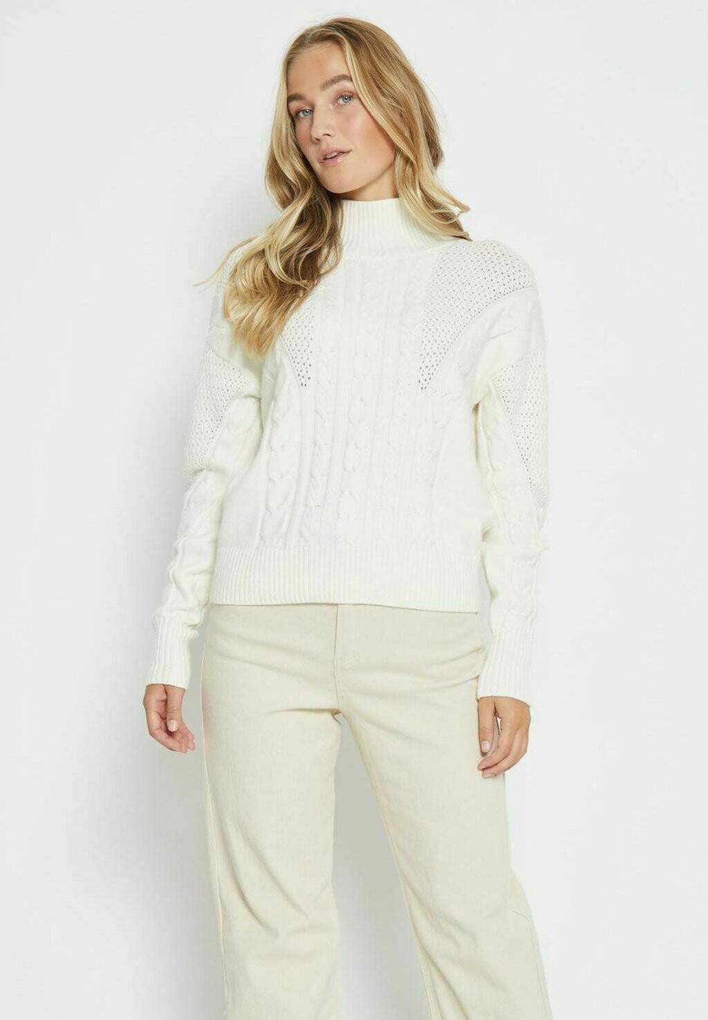 

Джемпер STRUCTURED HIGH NECK PEPPERCORN, белый