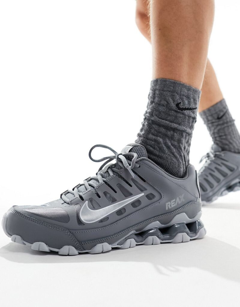 

Nike - Reax 8 - серо-белые кроссовки