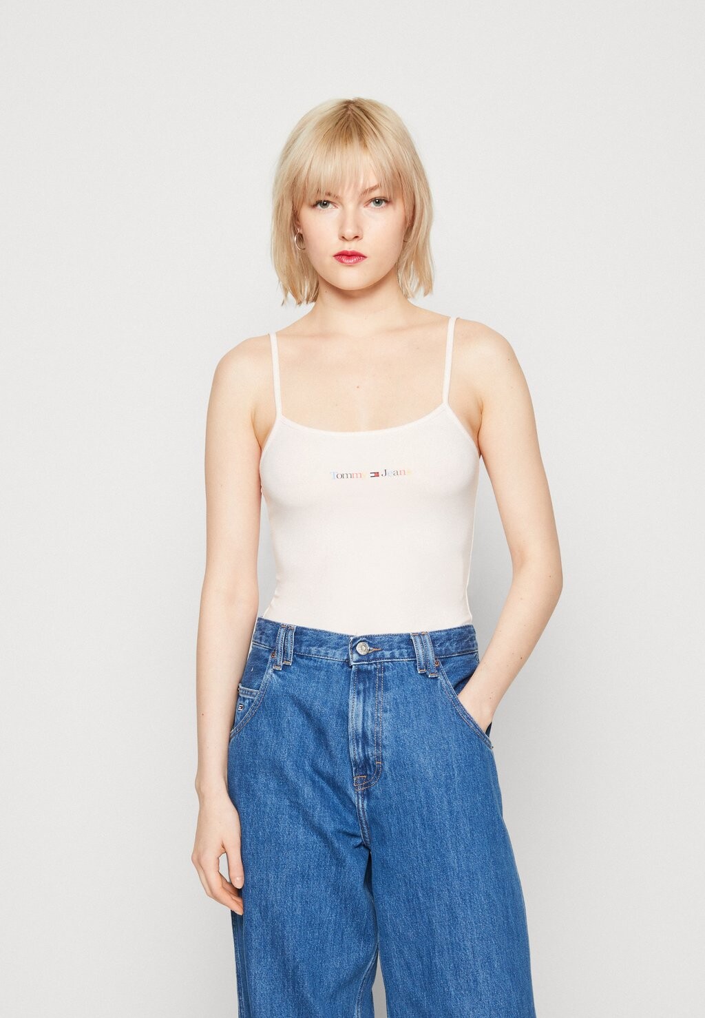 

Топ Tommy Jeans