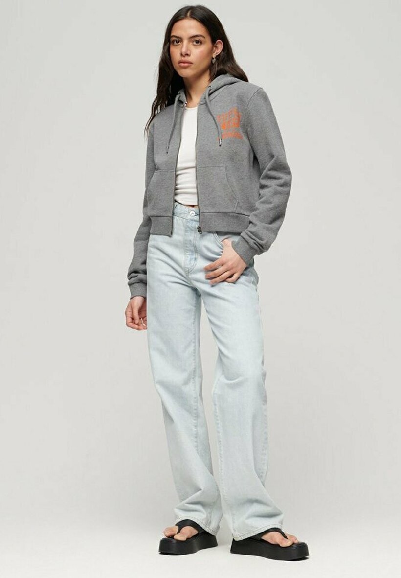 

Толстовка на молнии Superdry Athletic Essential Crop, темно-серый меланж