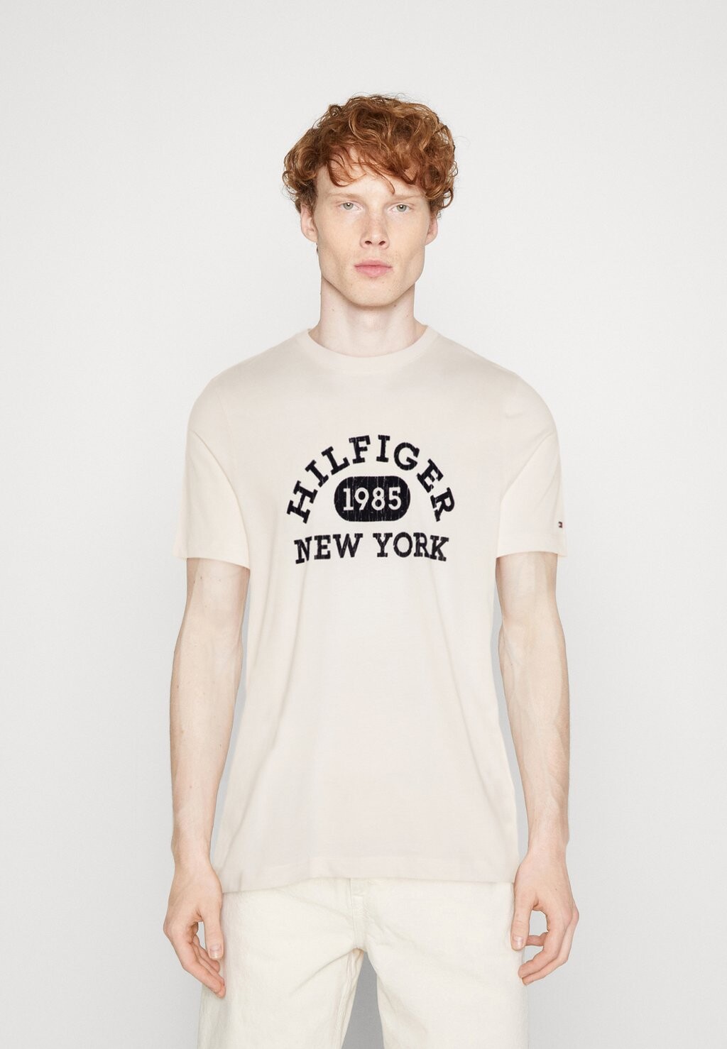 

Футболка с принтом Tommy Hilfiger, белый