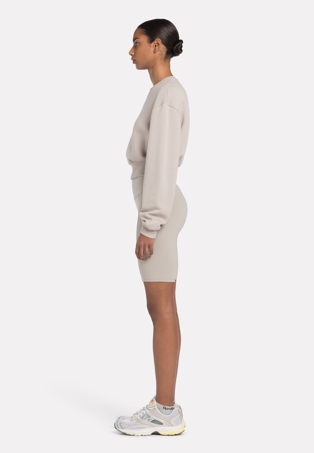 

Свитшот Classics Wardrobe Essentials Reebok, сирень