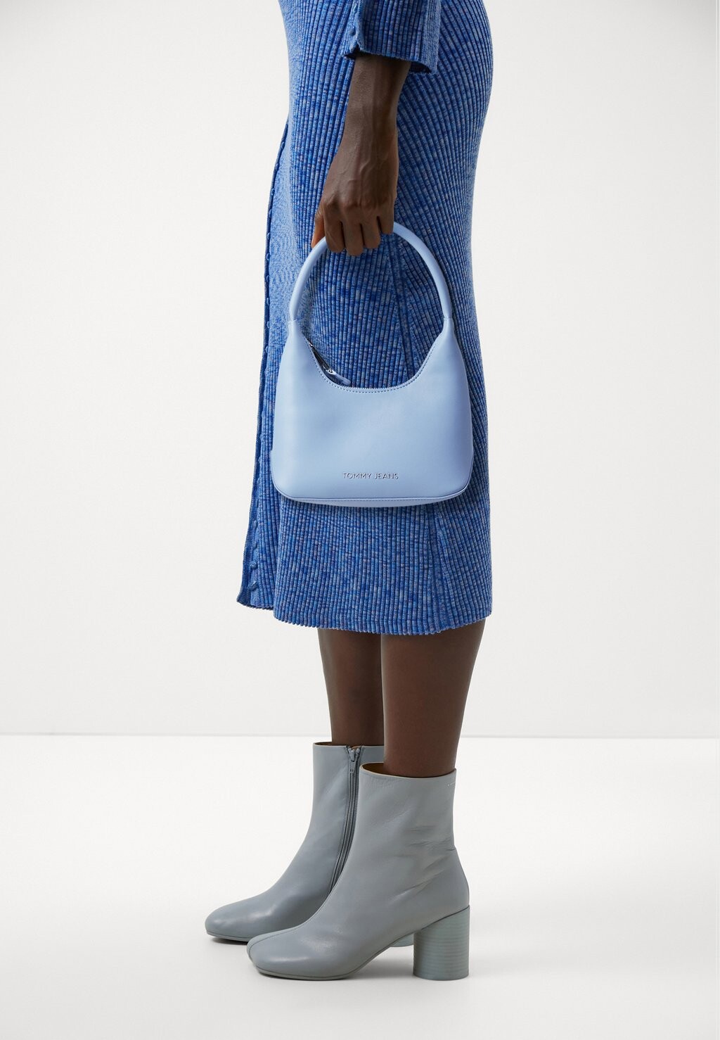 

Сумочка Must Shoulder Bag Tommy Jeans, цвет moderate blue