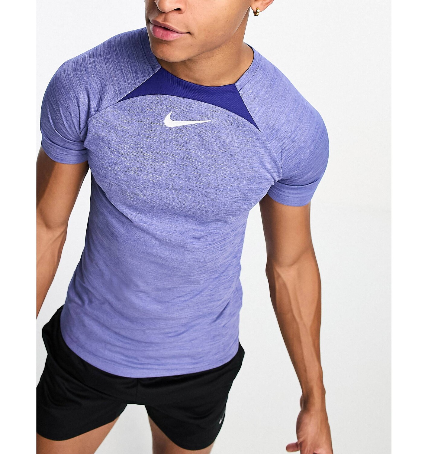 

Синяя футболка Nike Football Academy Dri-Fit