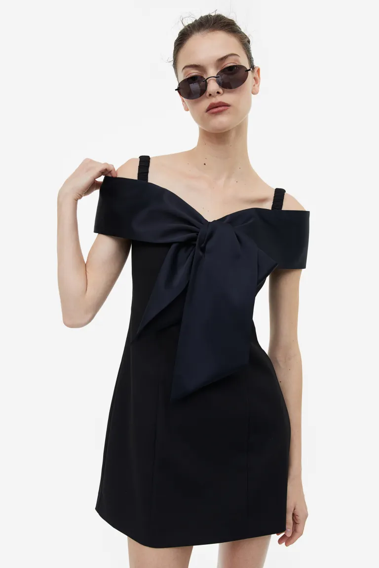 

Платье с открытыми плечами и лентой H&M, черный