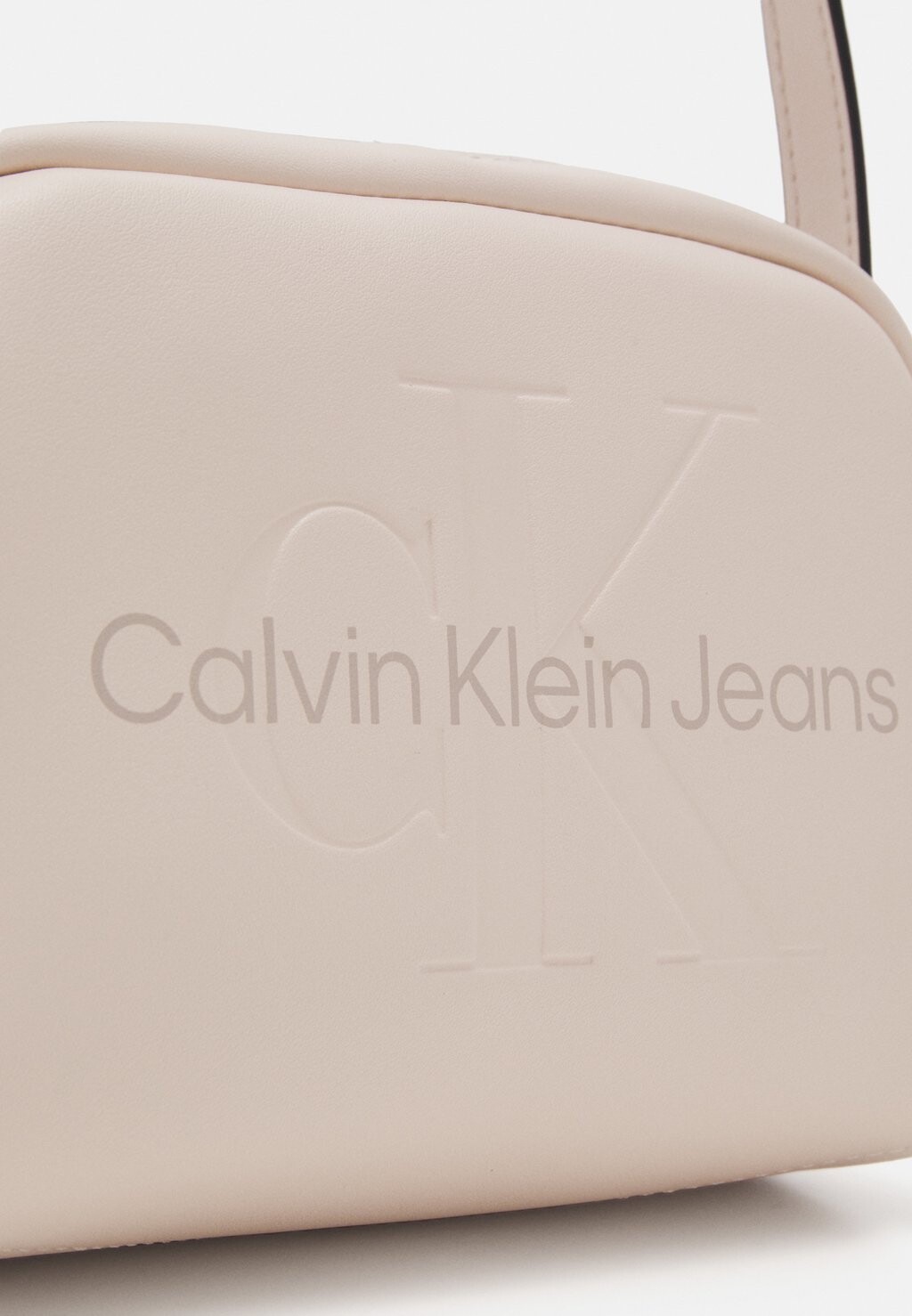 

Сумка через плечо SCULPTED CAMERA BAG MONO Calvin Klein, серый