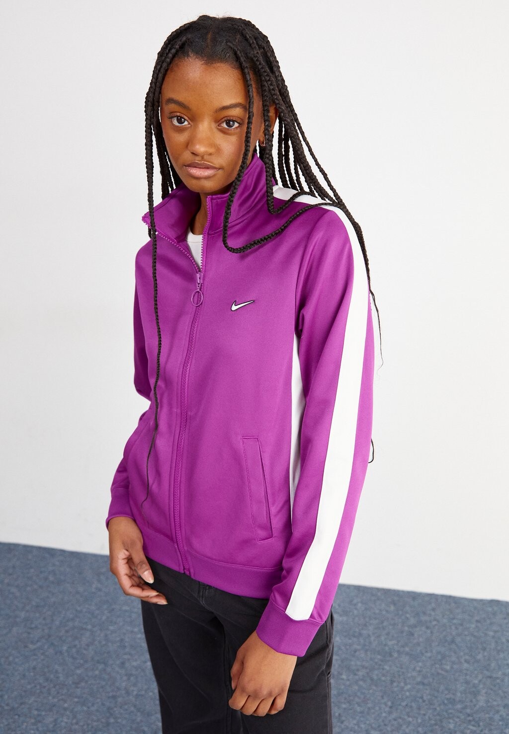 

Тренировочная куртка Nike Sportswear, фиолетовый