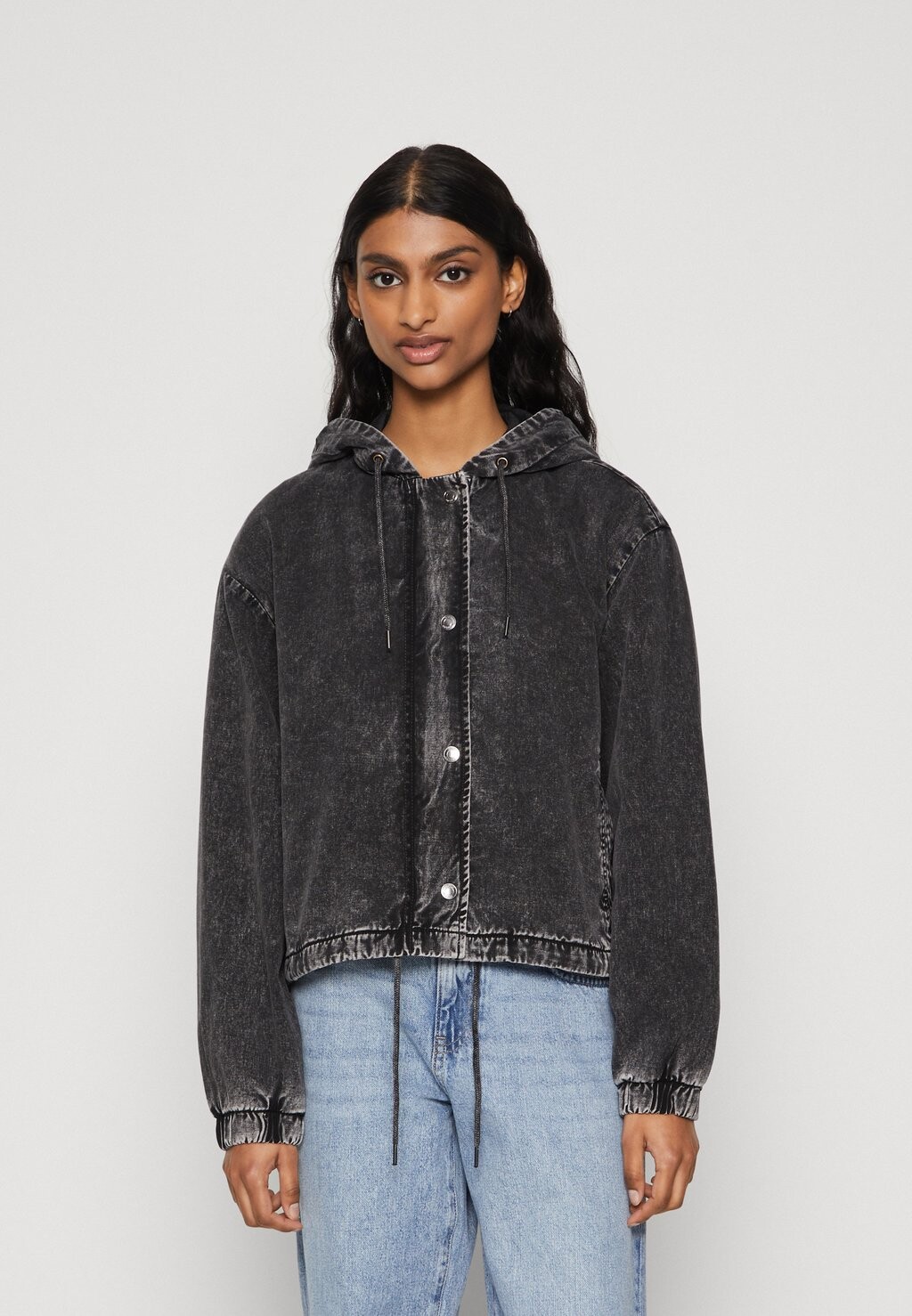 

Джинсовая куртка ONLMINNIE WASHED JACKET ONLY Petite, цвет black