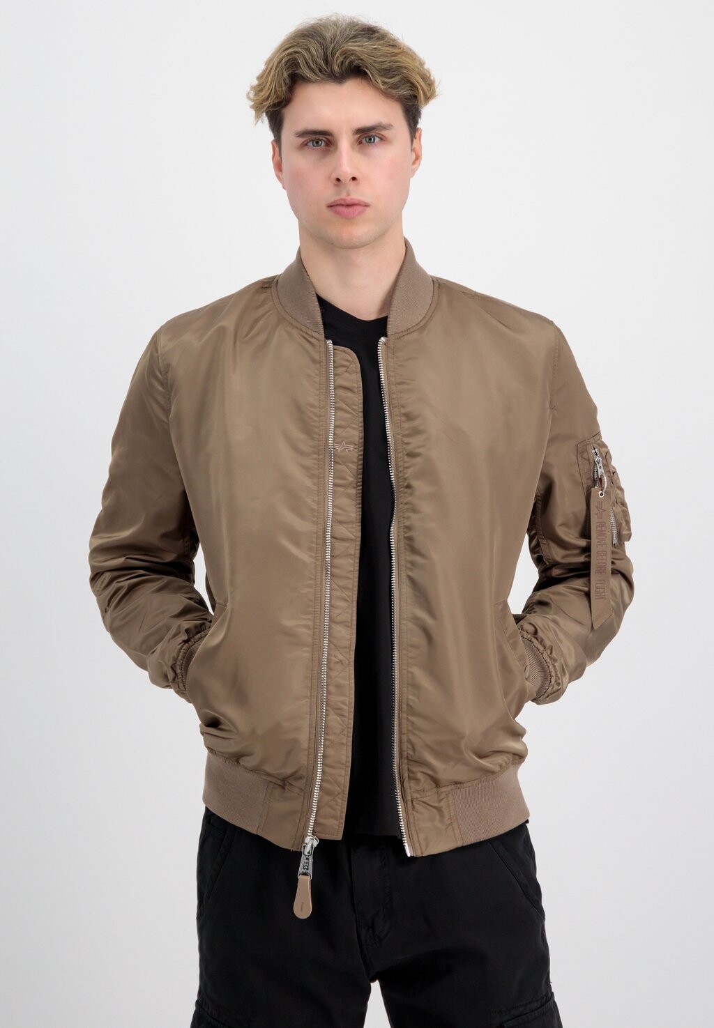 

Куртка-бомбер Alpha Industries, серо-коричневый