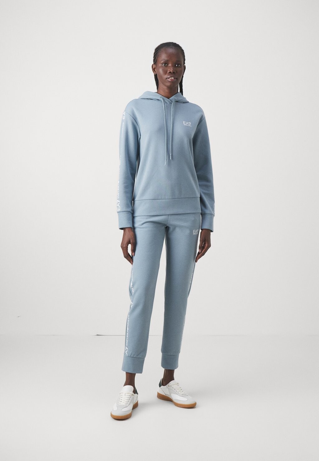 

Спортивный костюм EA7 Emporio Armani, синий