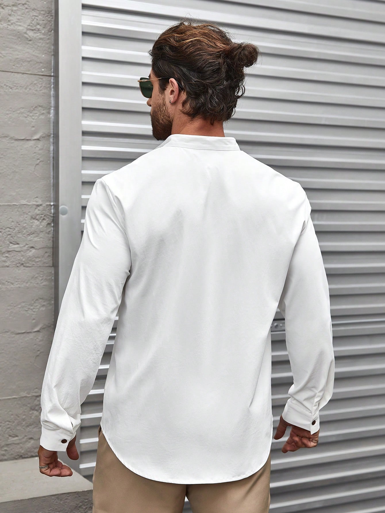 Мужская рубашка с воротником-стойкой и длинным рукавом Manfinity Homme, белый рубашка мужская льняная с длинным рукавом мешковатая блуза с принтом в полоску с воротником стойкой на пуговицах топ мужская одежда лето