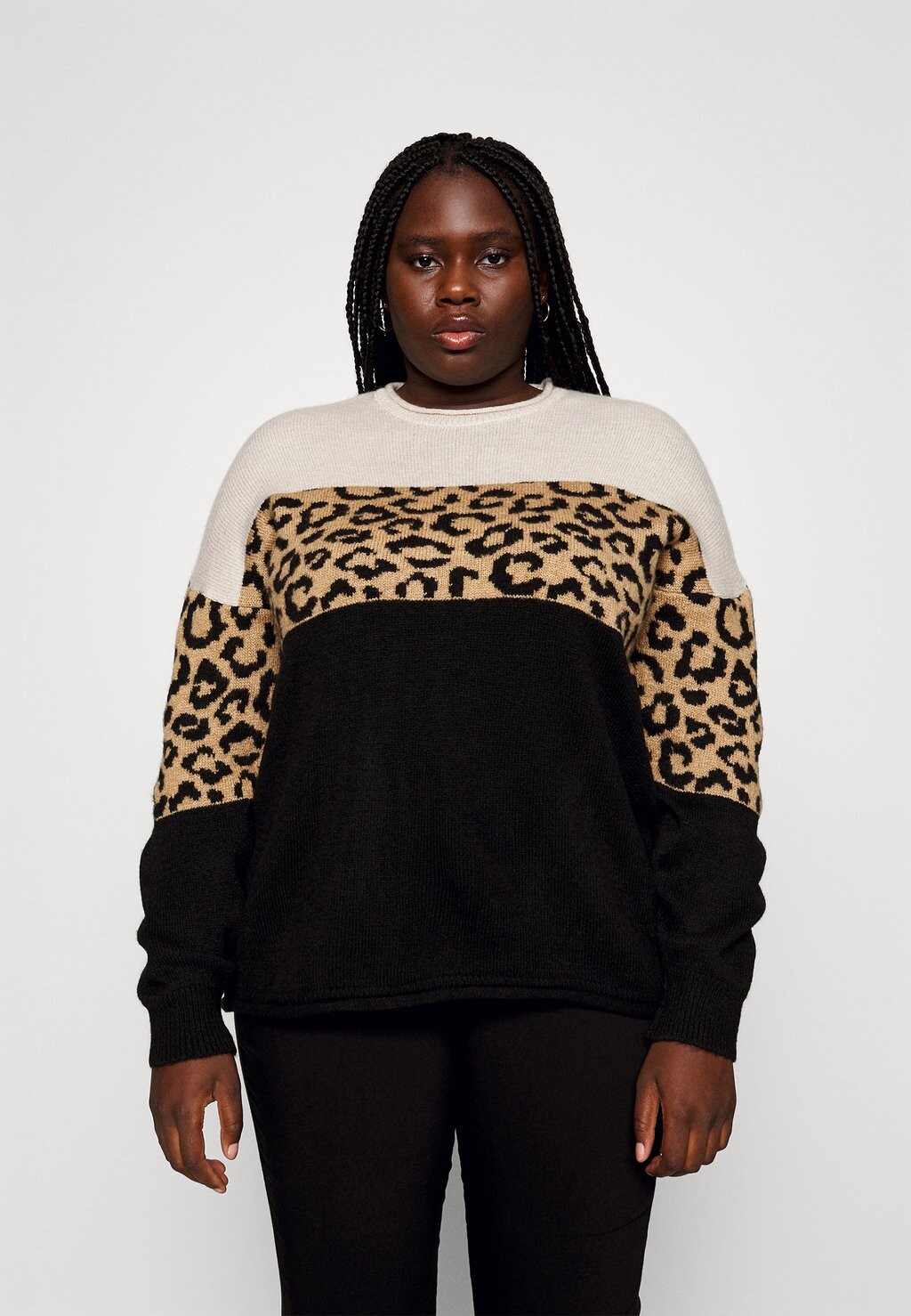 

Свитшот ONLY Carmakoma JADE ANIMAL LS O NECK, бежевый