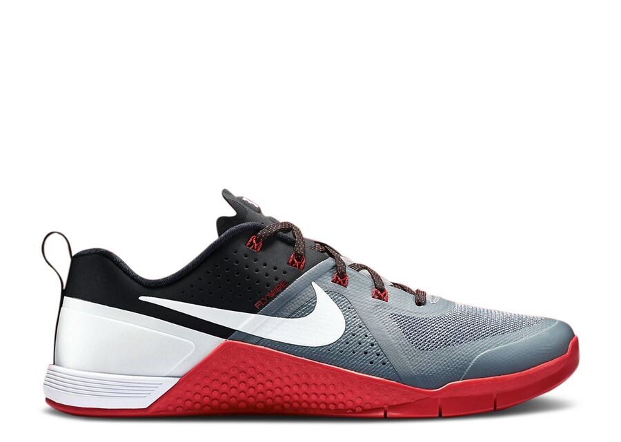

Кроссовки Nike Metcon 1 OG, цвет Road To Metcon X Banned 2024