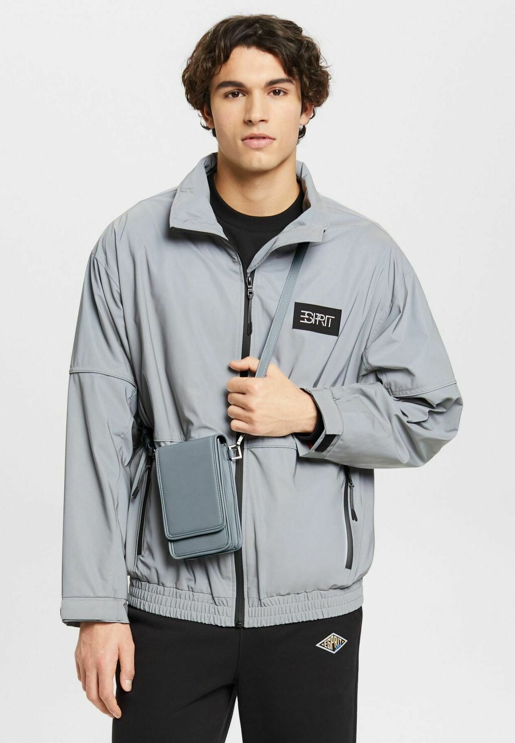 

Сумка через плечо ZUM UMHÄNGEN IN Esprit, цвет light gunmetal