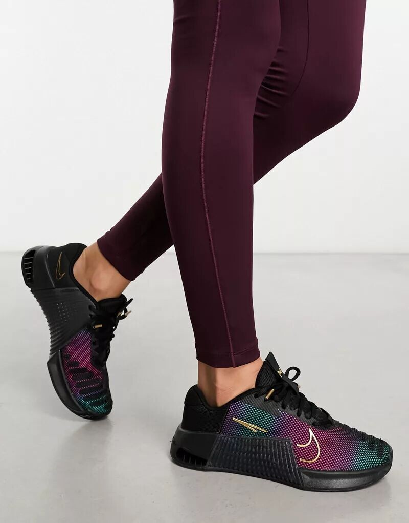 

Кроссовки Nike Metcon 9 черного и розового металлика