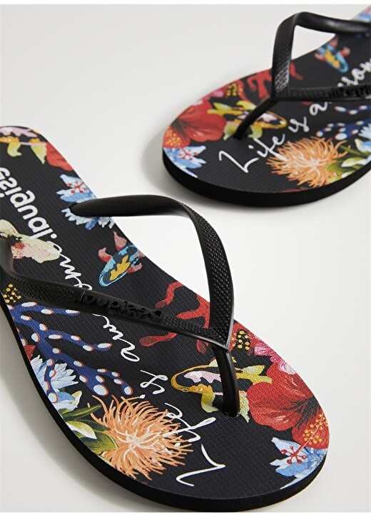 

Черные женские пляжные тапочки Desigual