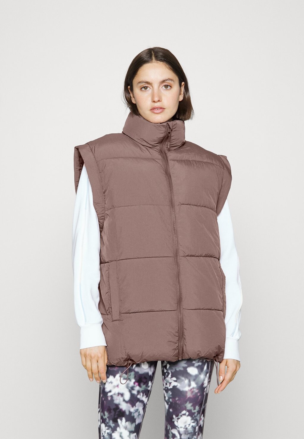 

Жилет Cotton On