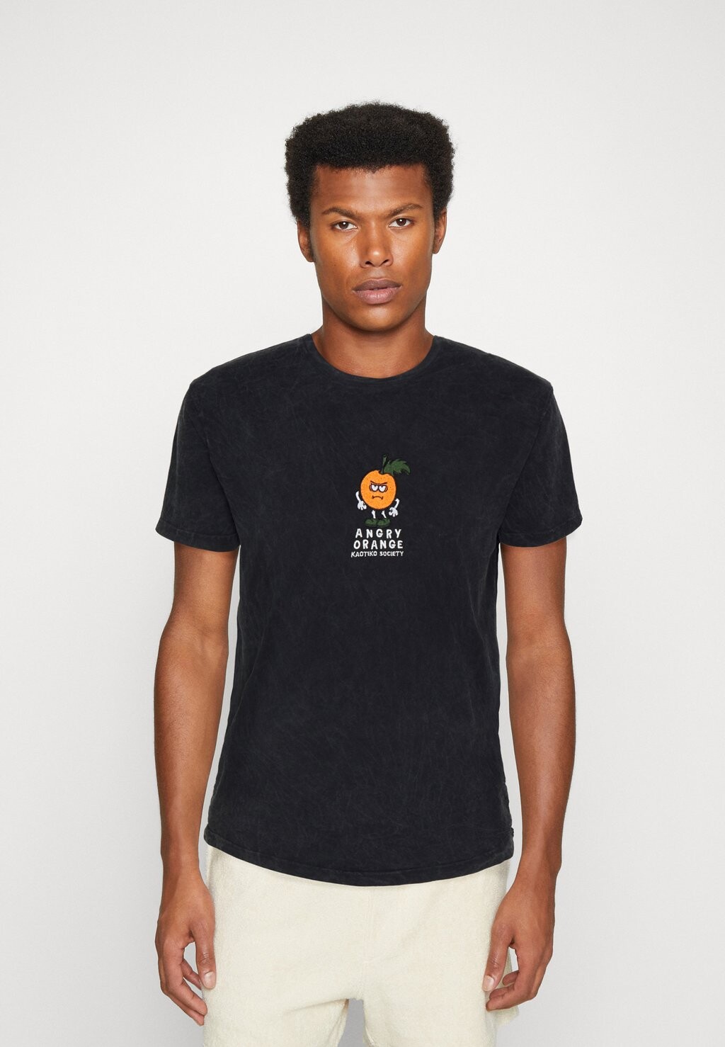 

Футболка с принтом Kaotiko WASHED ANGRY UNISEX, черный