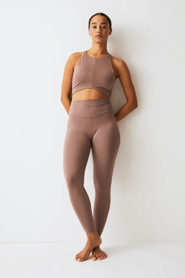 

Спортивный бюстгальтер softmove medium support H&M, бежевый