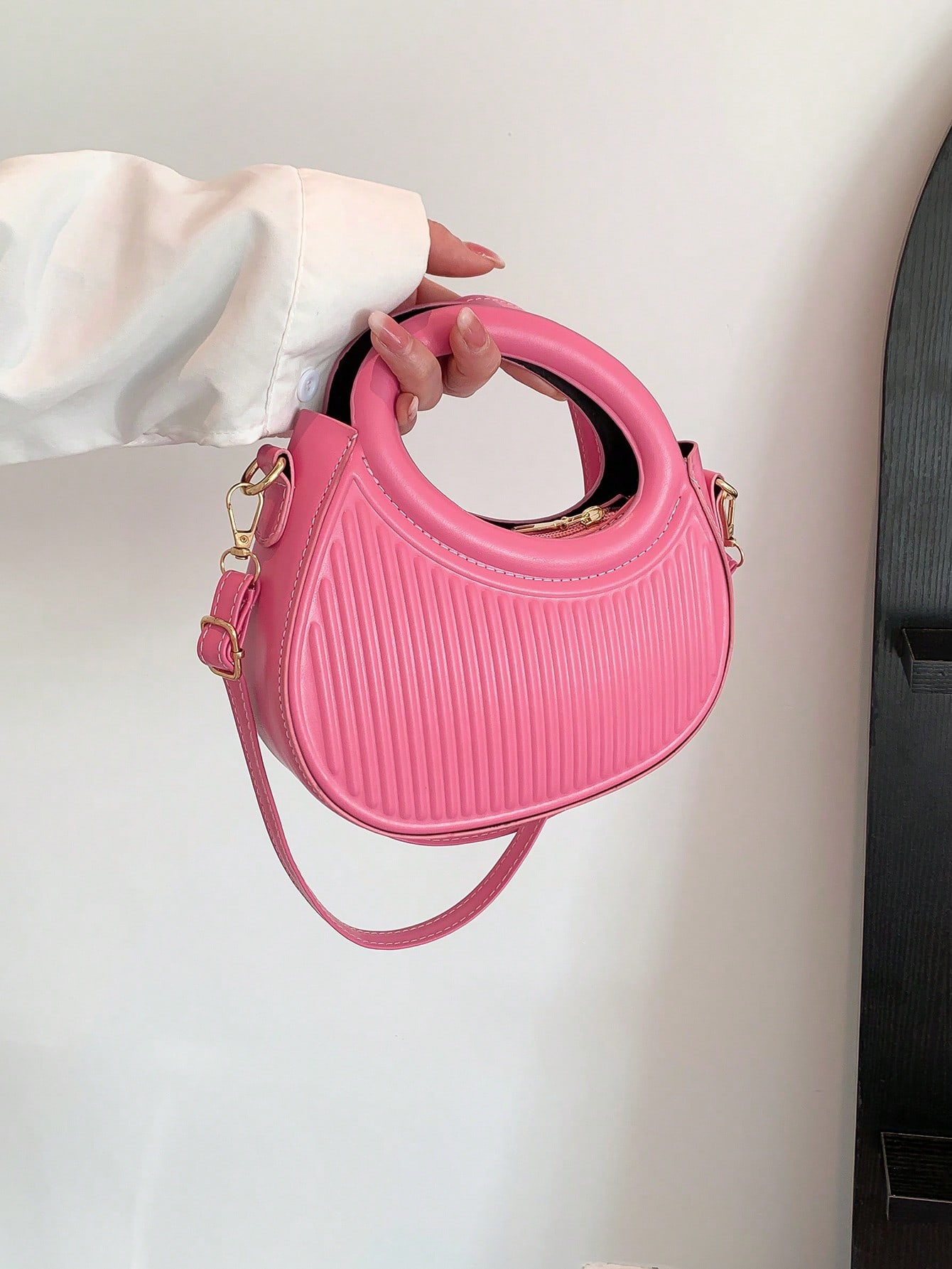 Модный черный нишевый дизайн Французская нежная леди, ярко-розовый ручная сумка через плечо miniso disney plush season series puffy cartoon bag stitch красная роза