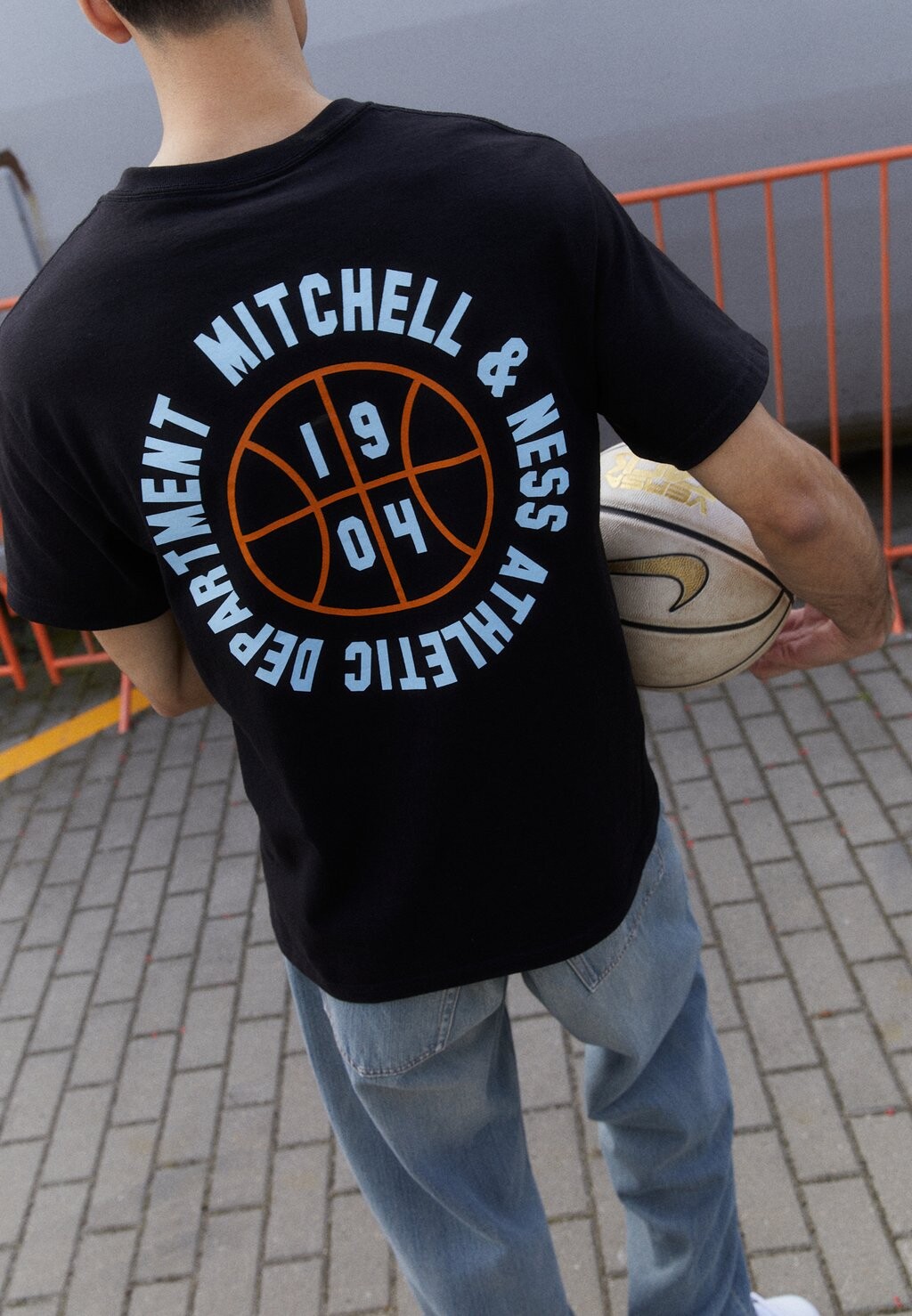 

Футболка с принтом Branded Heavyweight Graphic Tee Mitchell & Ness, черный