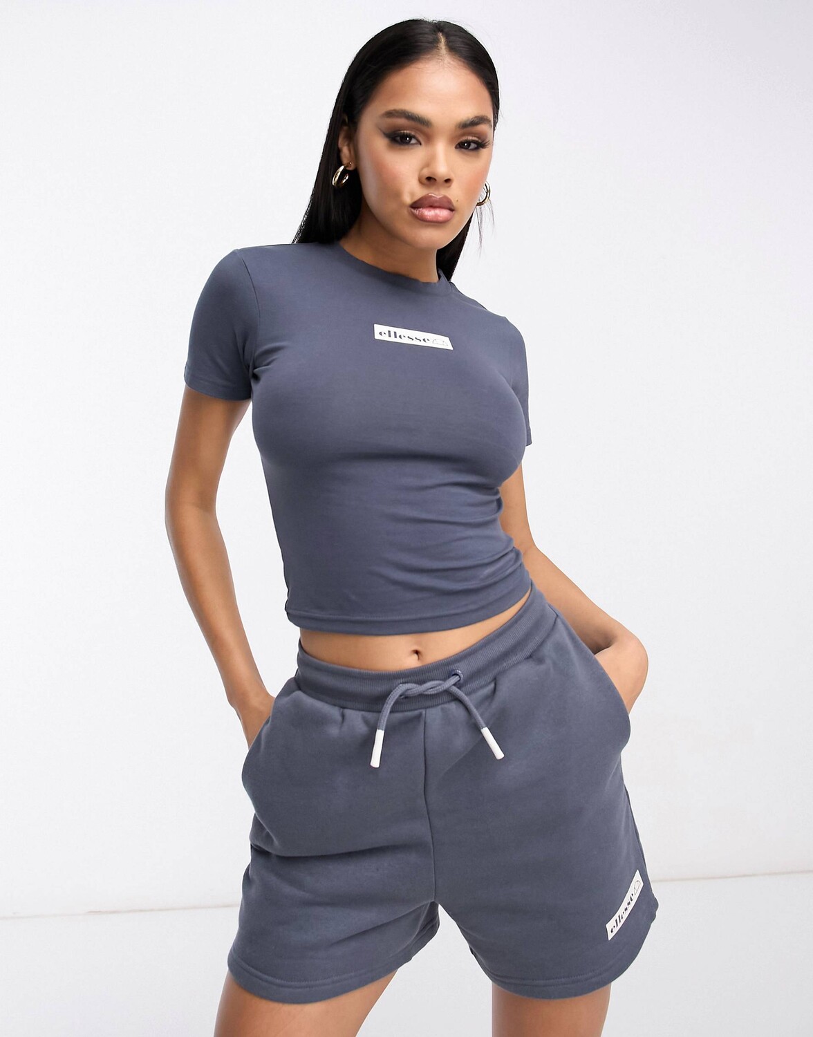 

Темно-синяя укороченная футболка ellesse Graciana
