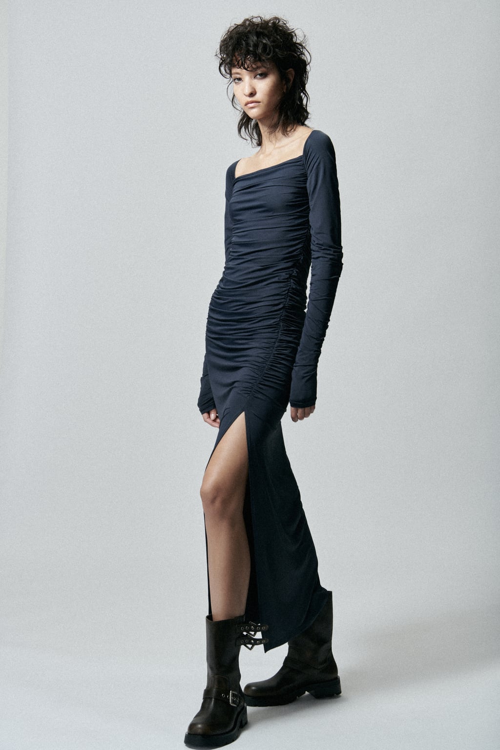 

Приталенное платье со сборками ZARA, синий