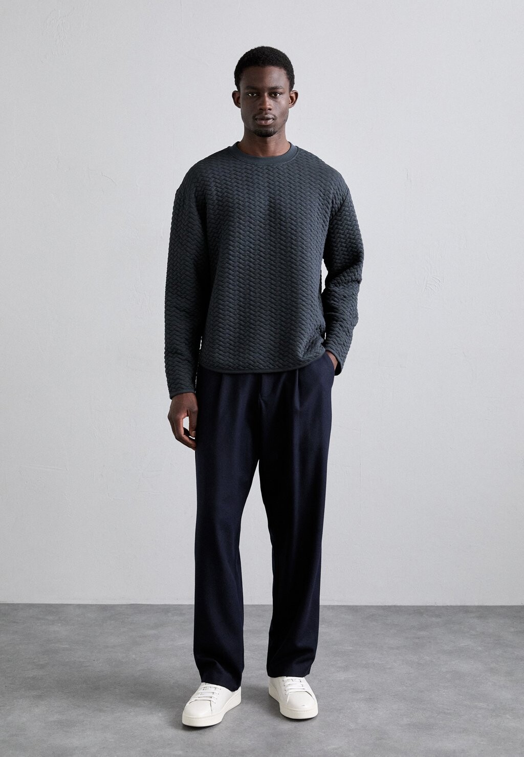 

Спортивный свитер FELPA Emporio Armani, темно-синий