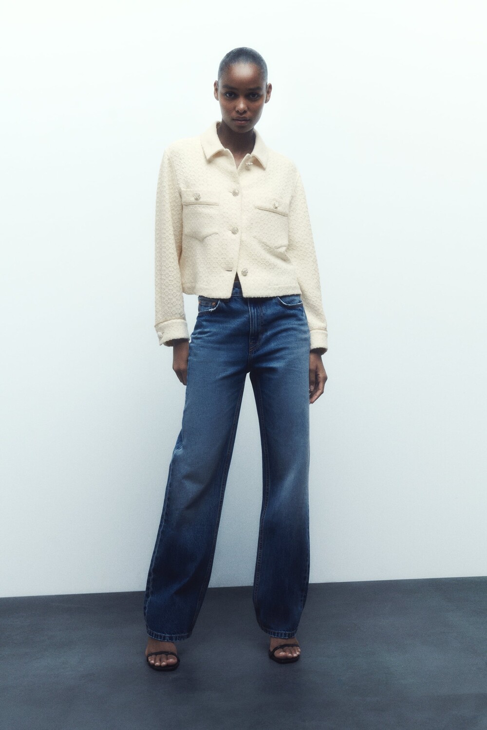 

Короткая куртка с украшенными кнопками Zara, экрю, Серый