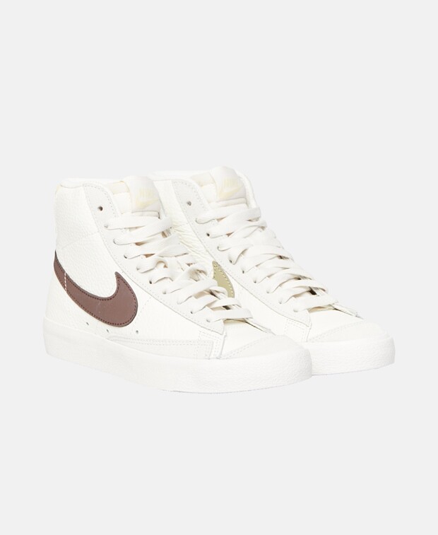 

Кроссовки Nike, экрю