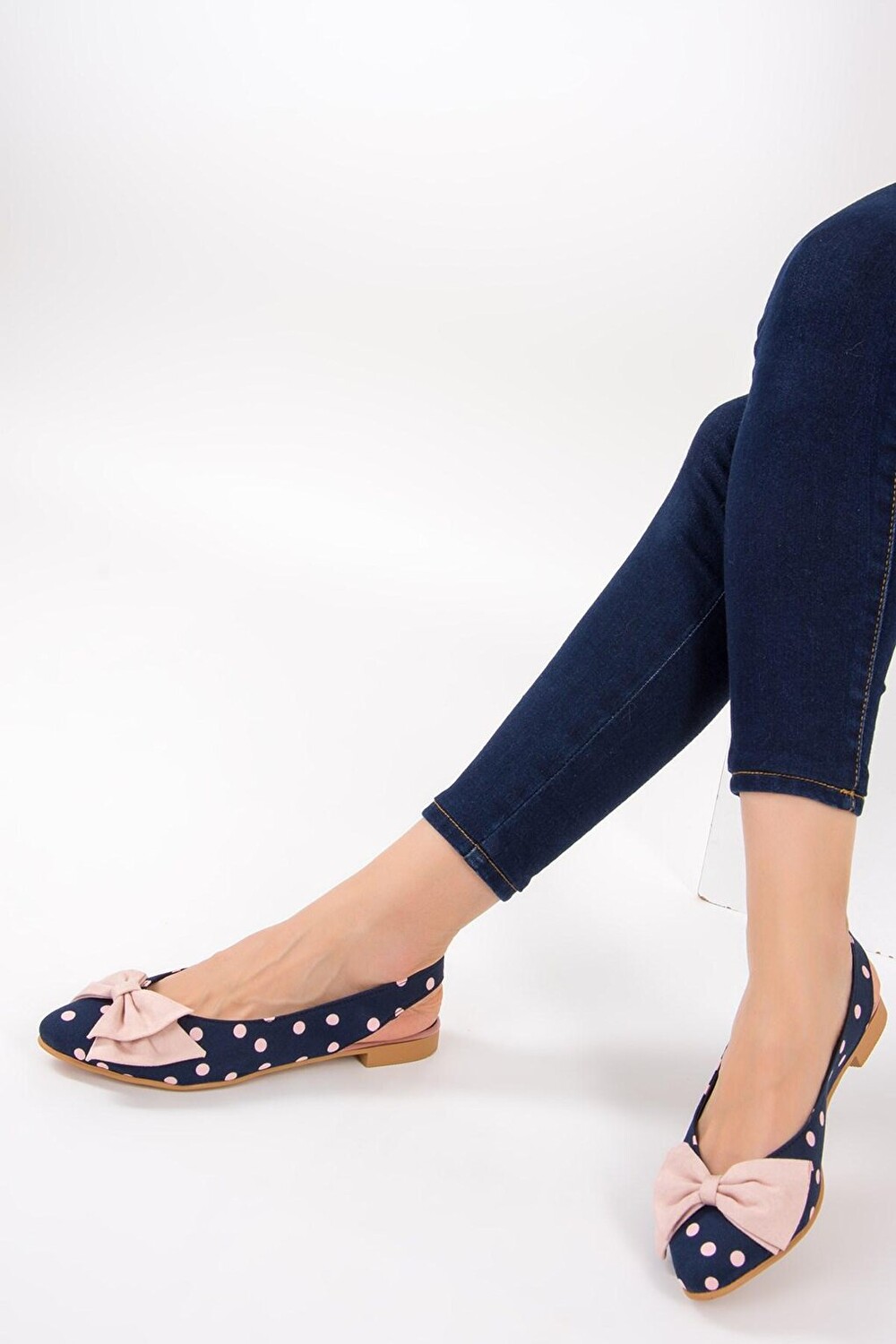 

Темно-синие женские балетки в горошек/пудровый цвет D726774404 Fox Shoes