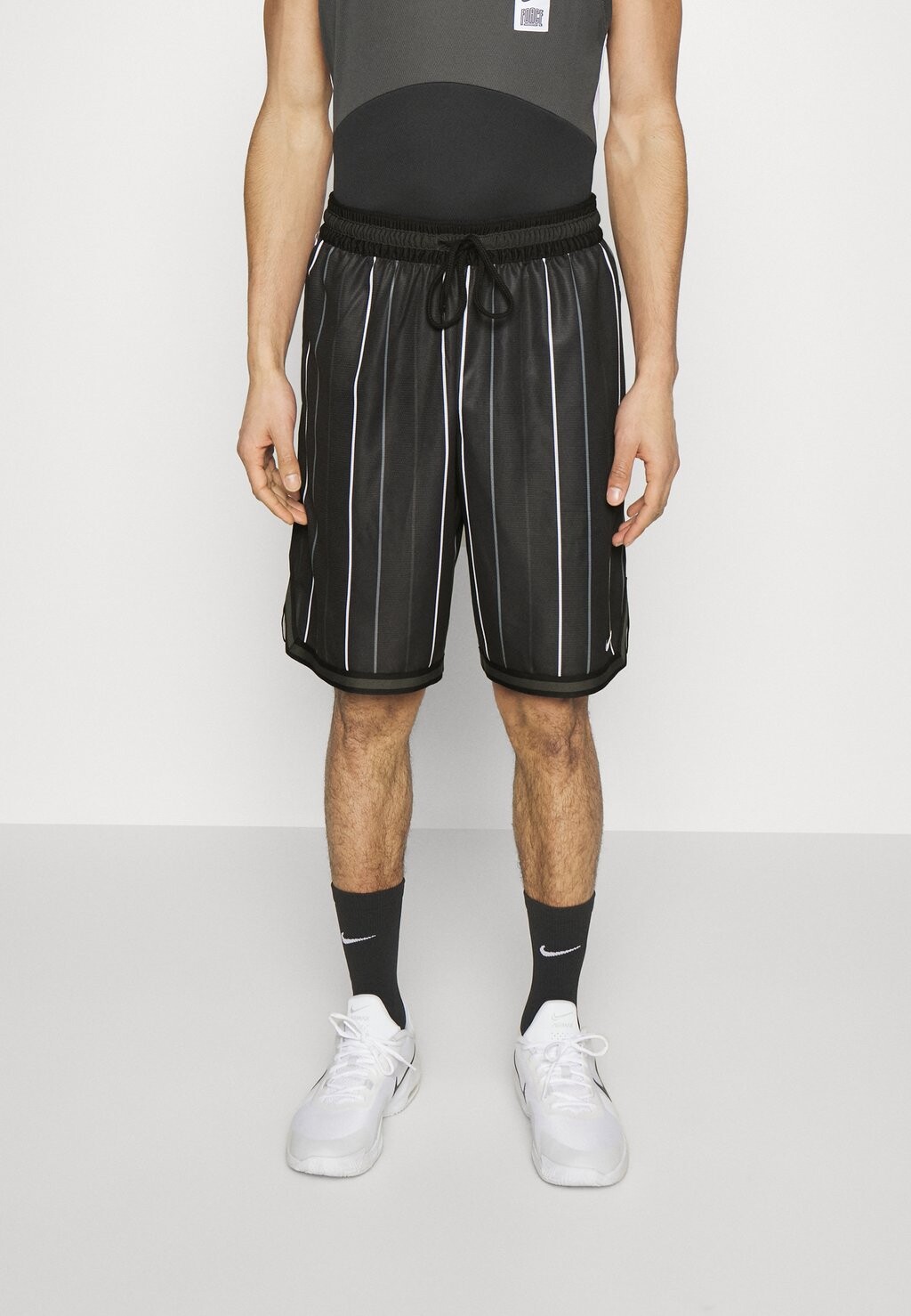 

Спортивные шорты Nike