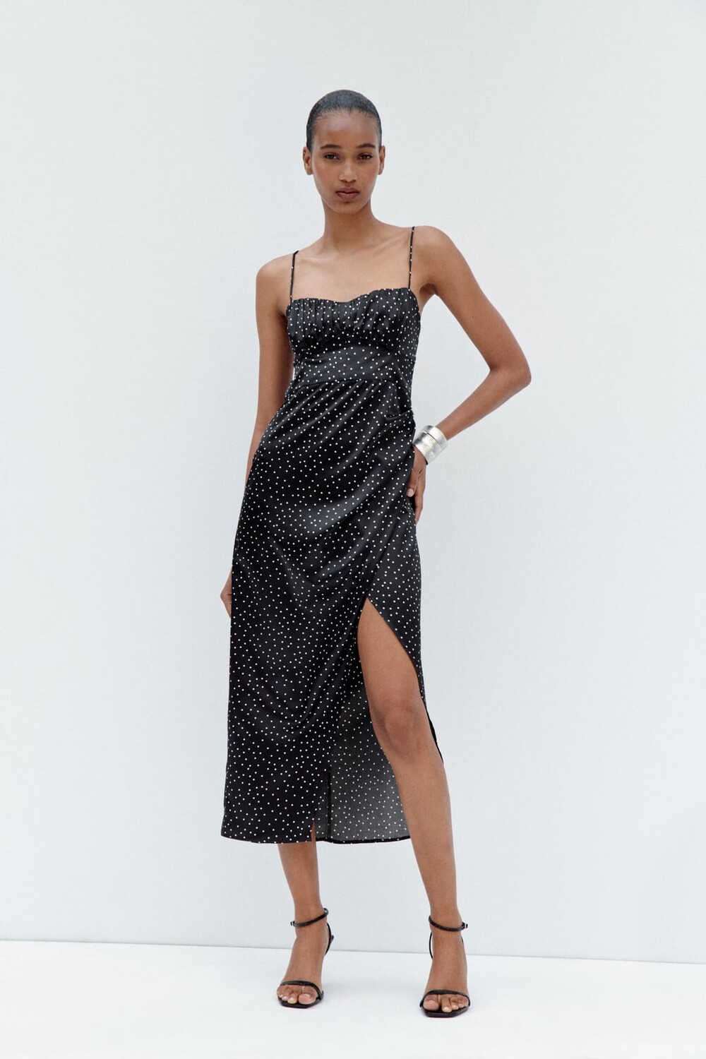 

Атласное платье с корсетриком в гороше ZARA, черный