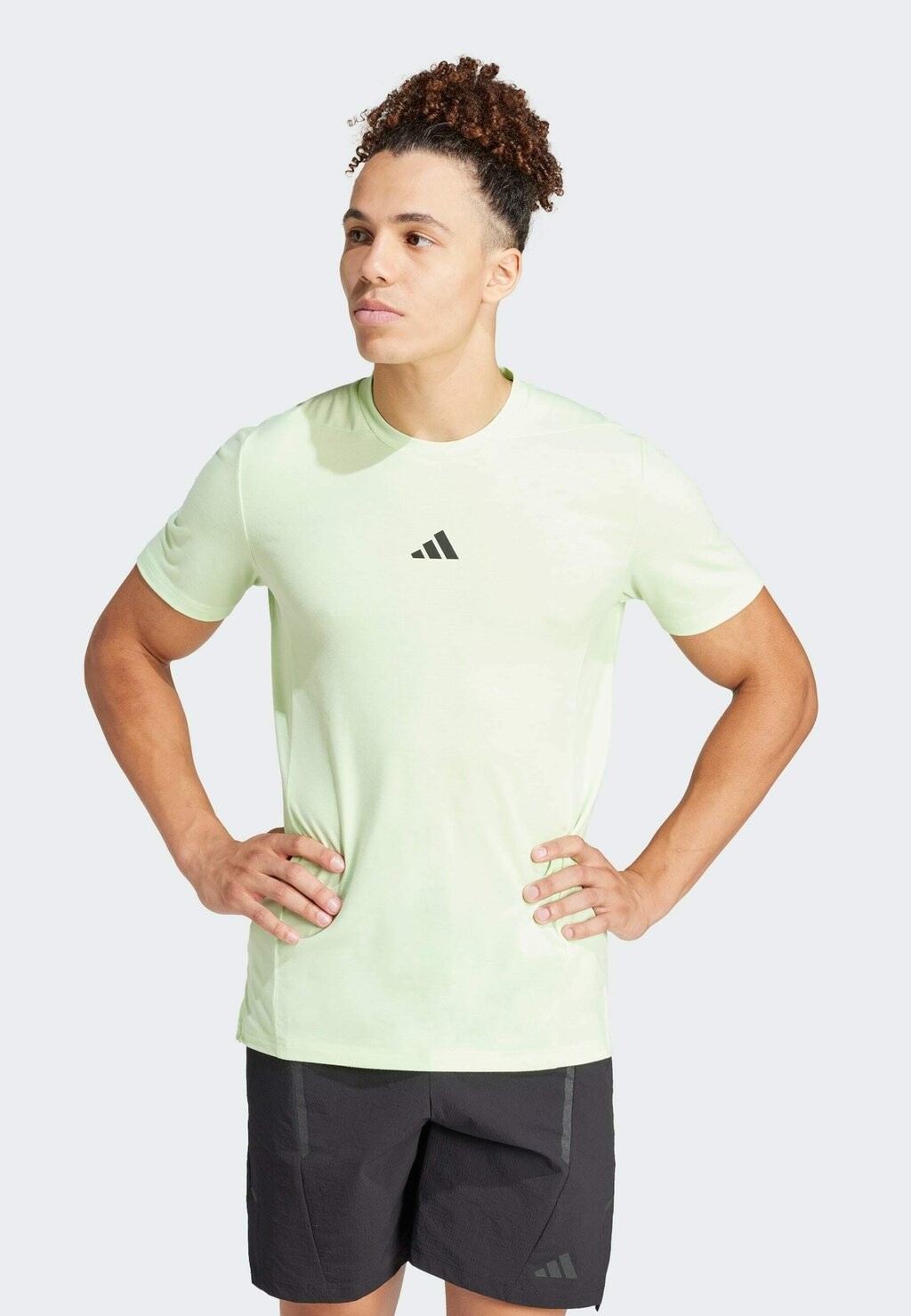 

Спортивная футболка Designed For Training Workout Tee Adidas, цвет semi green spark