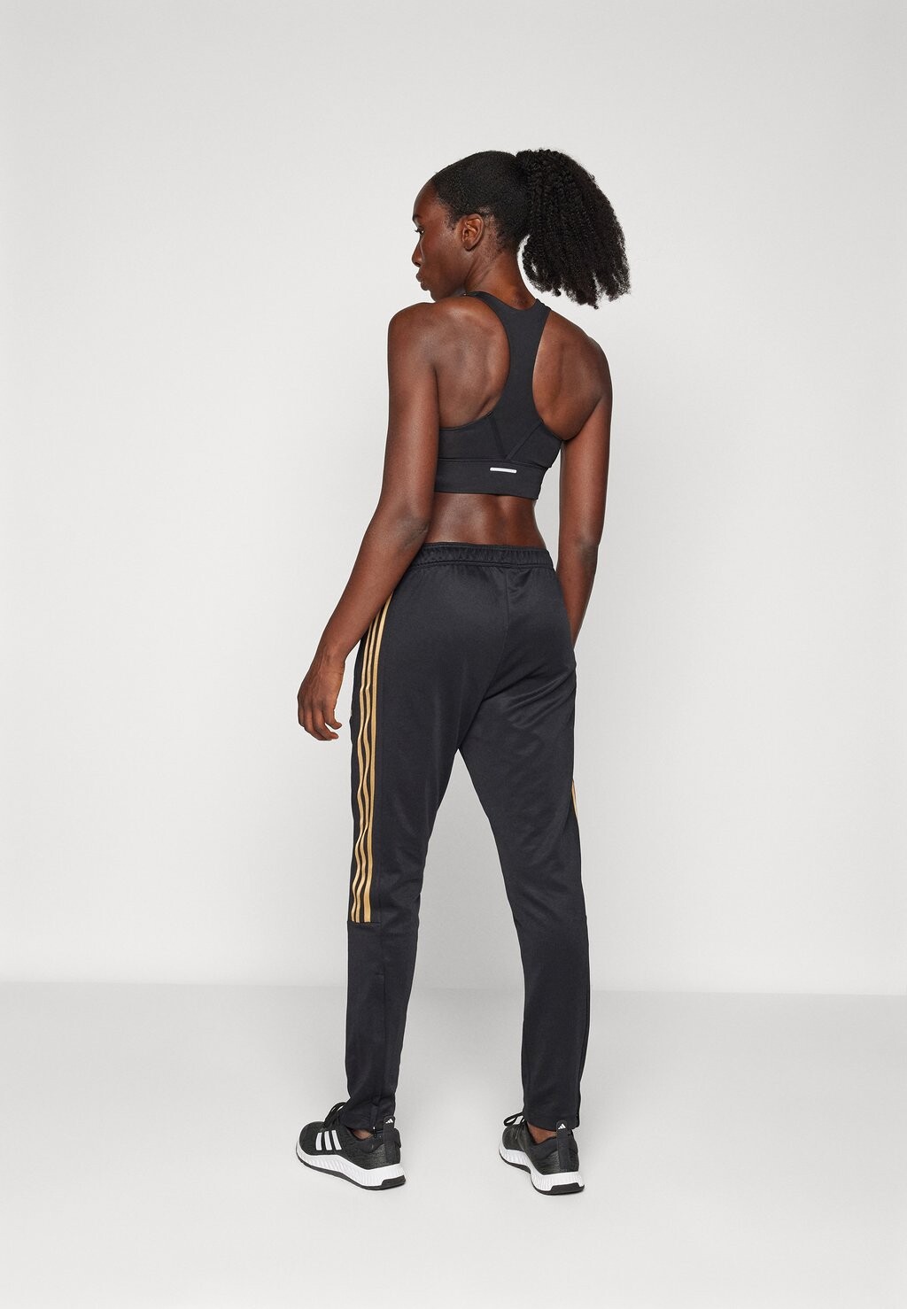 

Брюки спортивного костюма Tiro Cut Stripes Trackpants adidas Sportswear, черный/красный/коричнево-коричневый