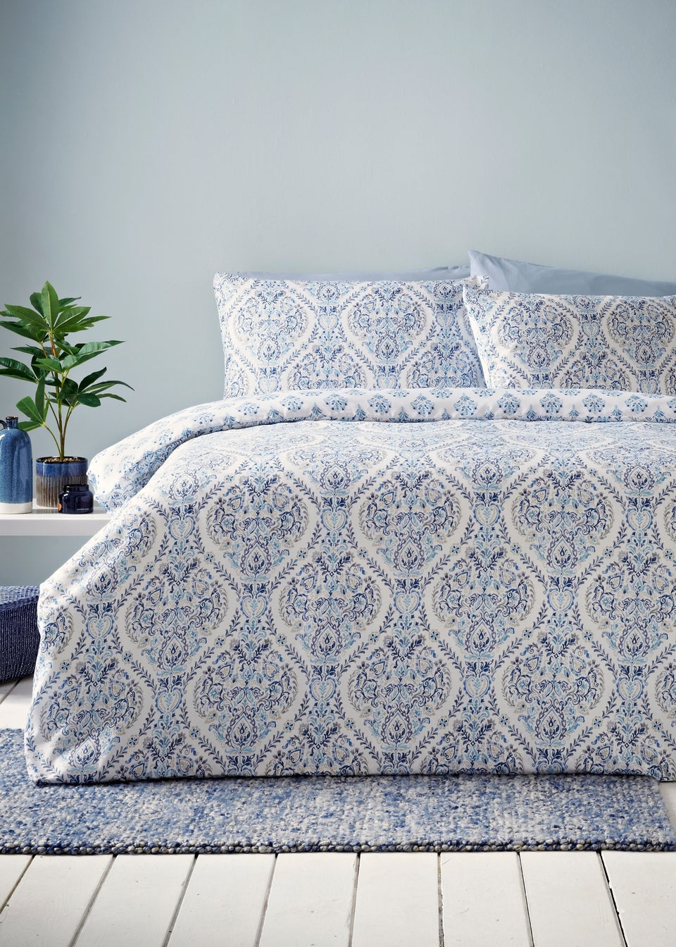 Комплект пуховых одеял с дамасской синего цвета индиго Homestore цена и фото