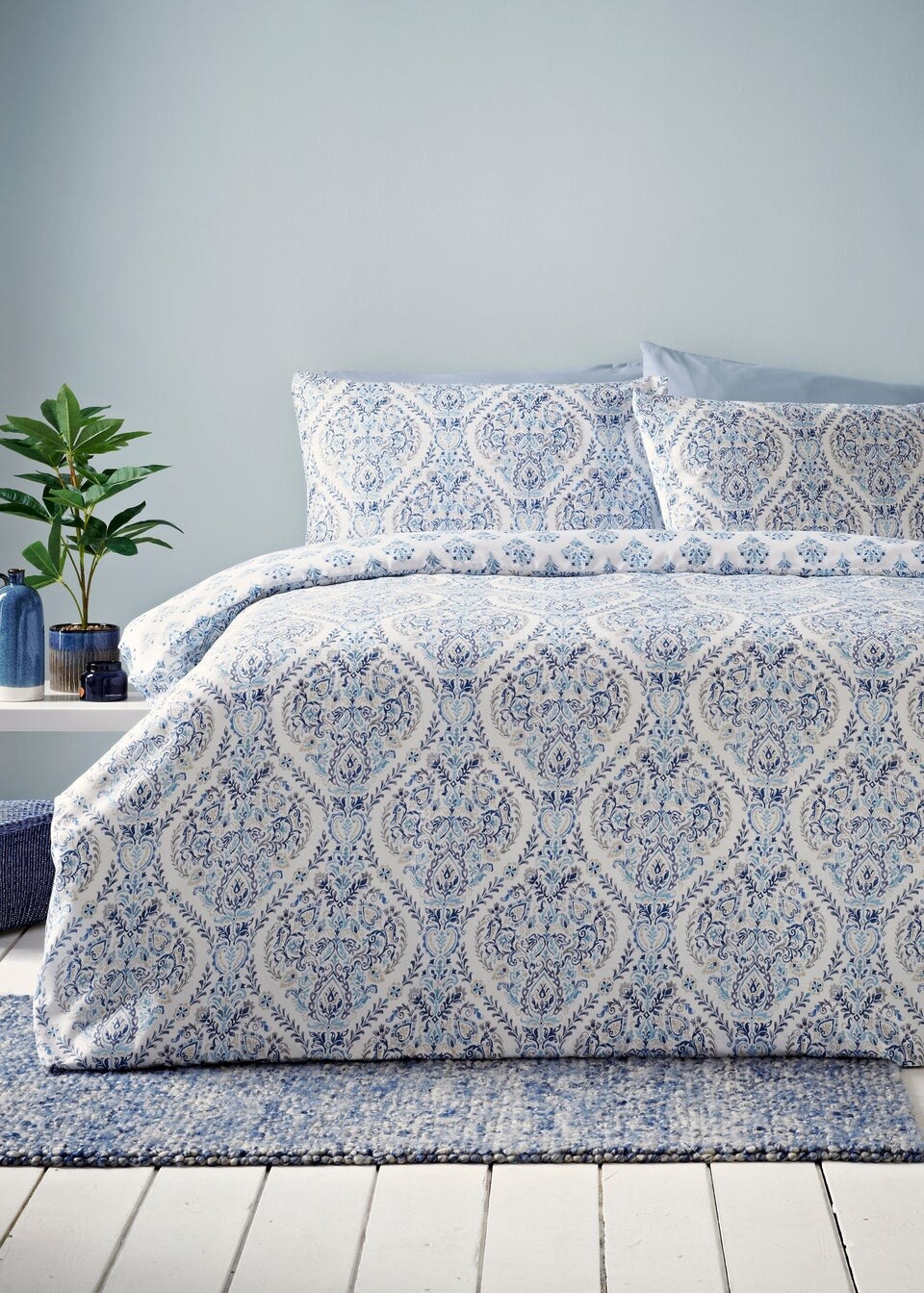 

Комплект пуховых одеял с дамасской синего цвета индиго Homestore