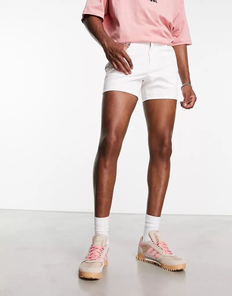 

Белые джинсовые супершорты ASOS