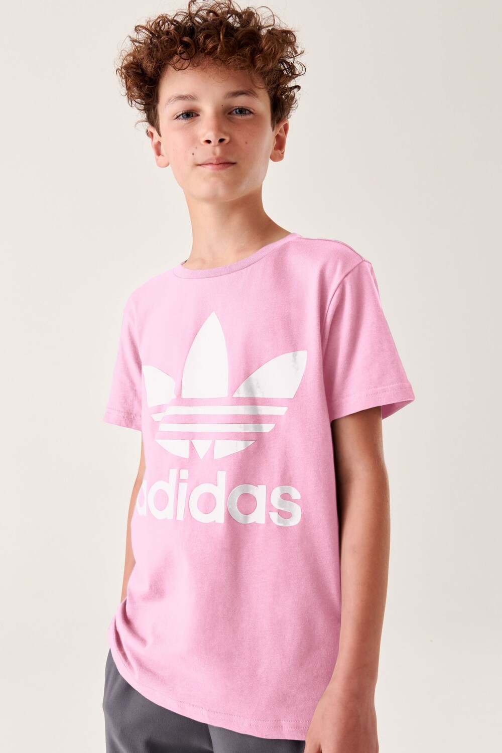 

Футболка adidas Originals с трилистником adidas originals, розовый