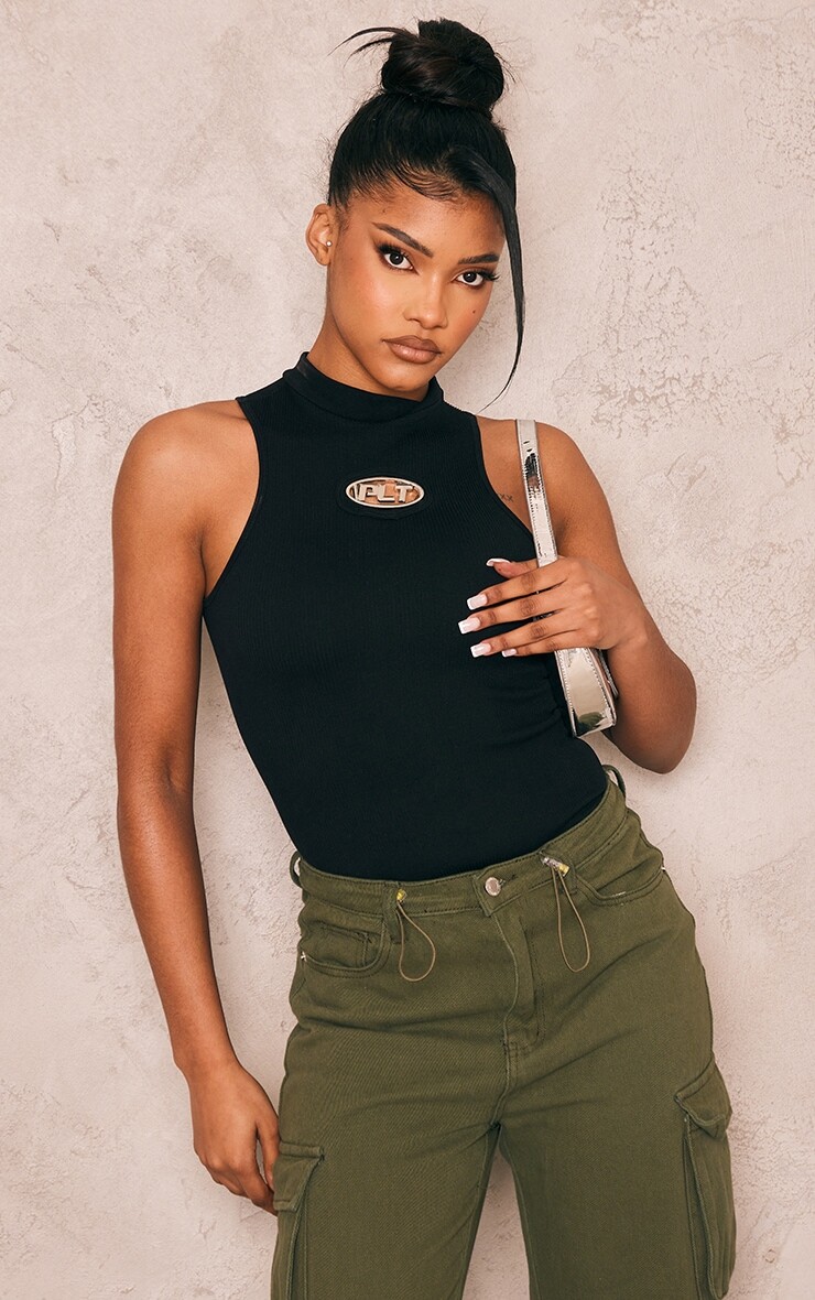

PrettyLittleThing Черное боди с высоким воротником и деталями фурнитуры