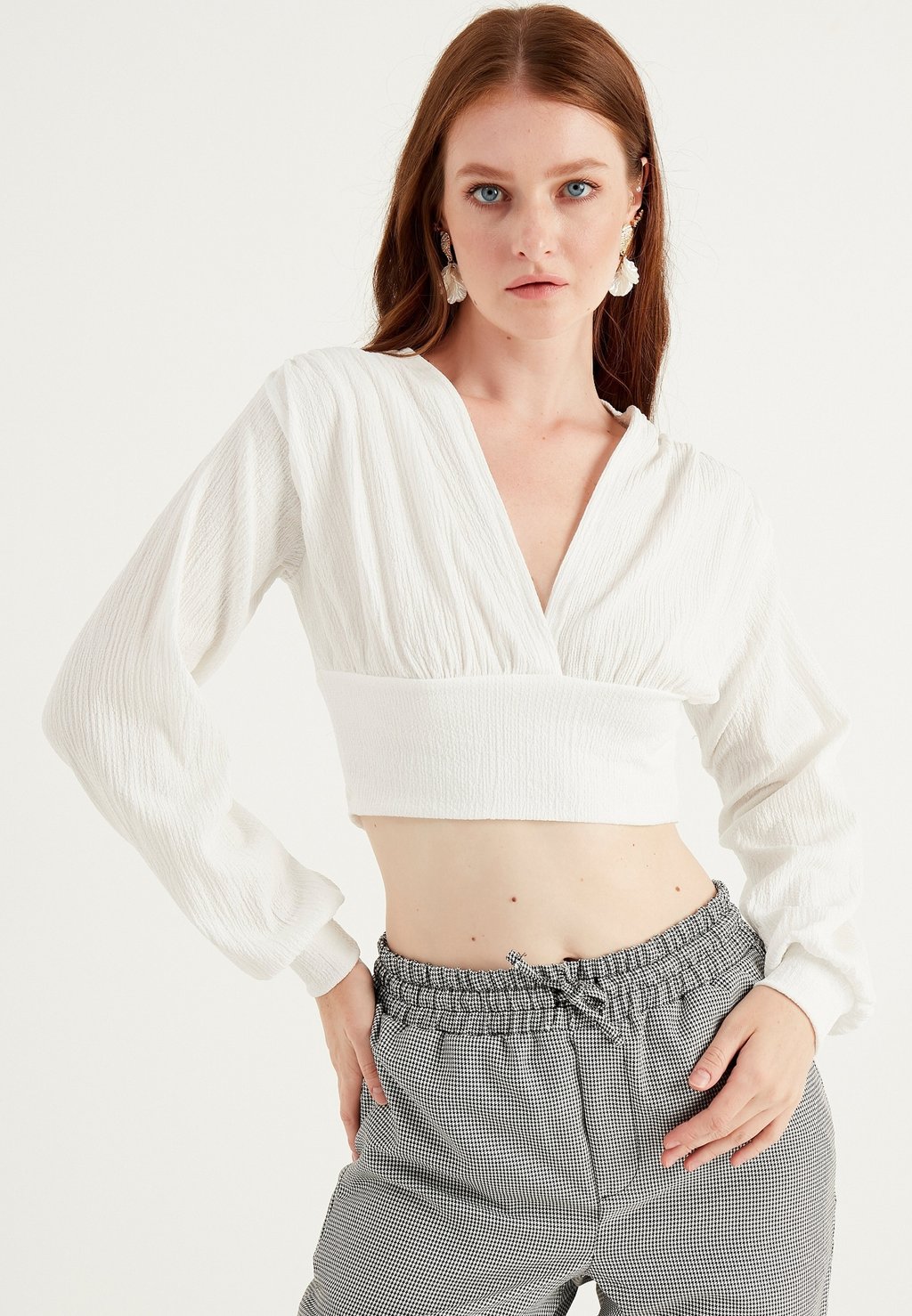 

Блузка SHOULDER RUFFLE DETAILED WITH FRONT Herita, цвет white