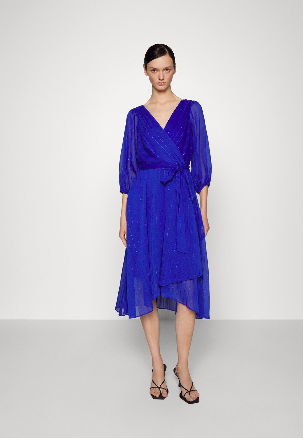 

Коктейльное платье DKNY
